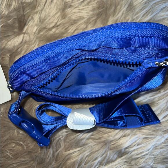 New Fabletics The Belt Bag Admiral Blue O/S - Picture 7 of 7